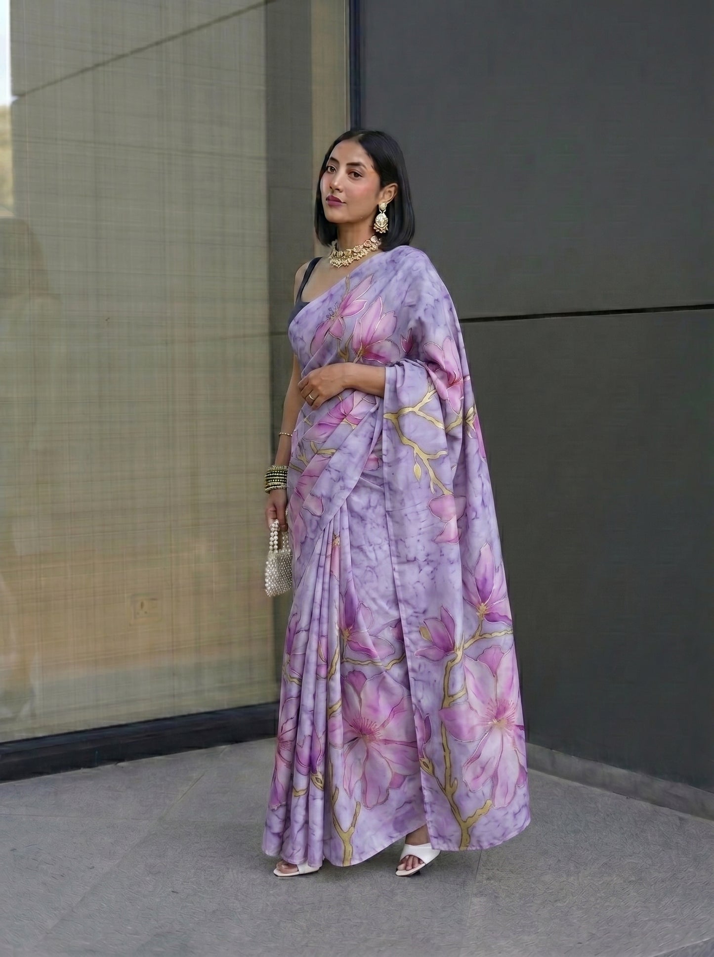Saree purple - Bathik look with light flowers