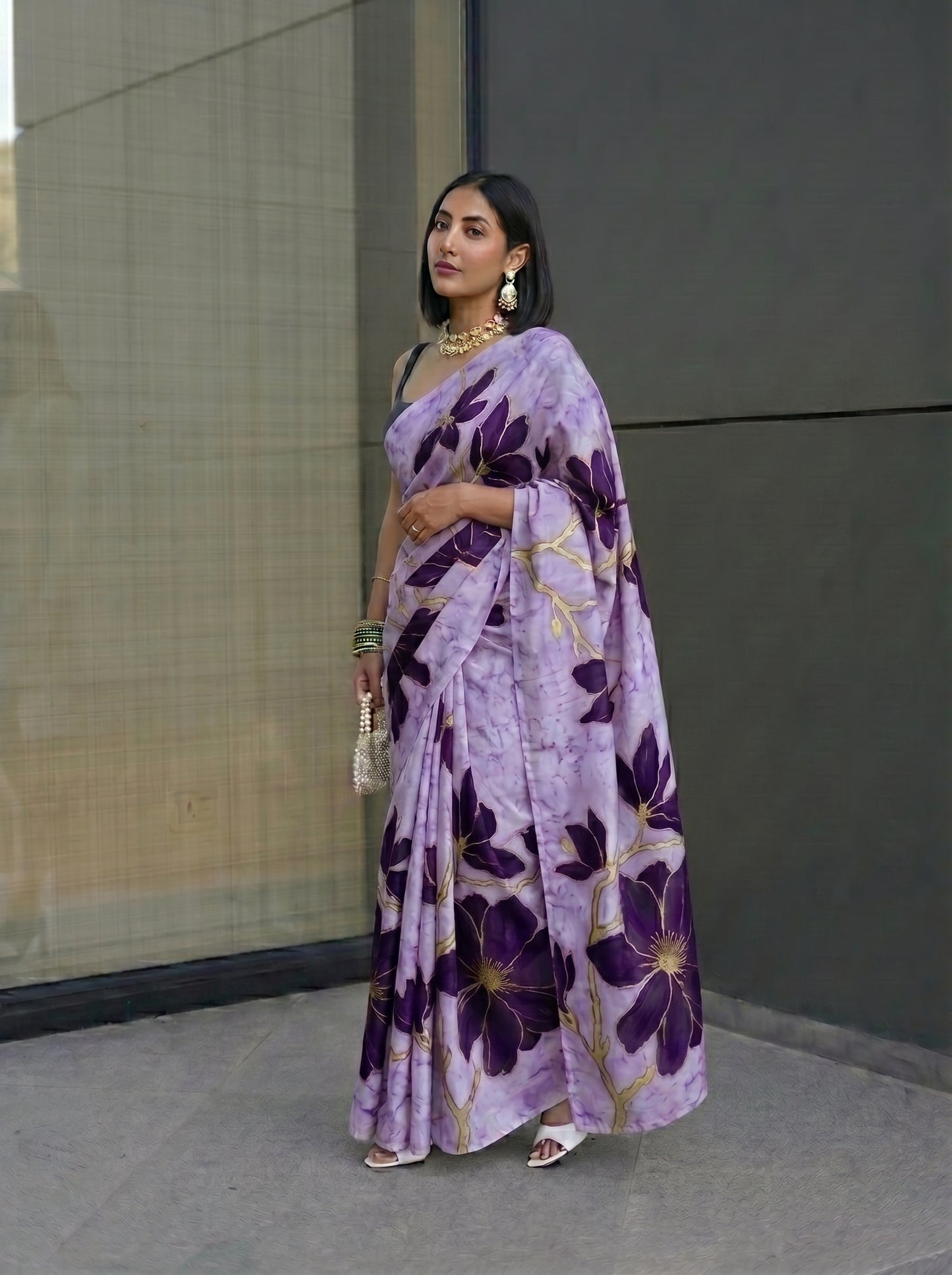 Saree purple - Bathik look with dark flowers