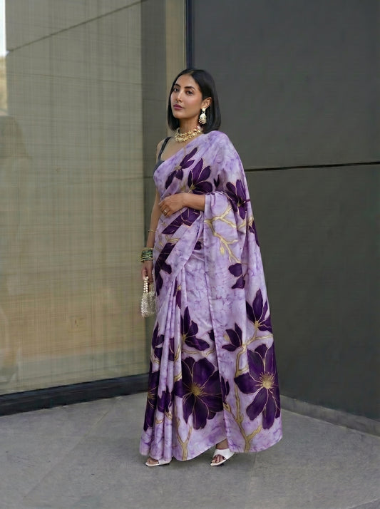 Saree purple - Bathik look with dark flowers